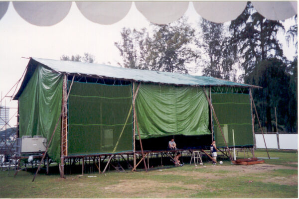 Customed-made stage